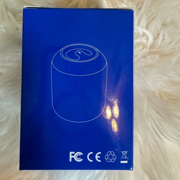 Carnival Cruise VIFP Club Bluetooth speaker New - Picture 5 of 10